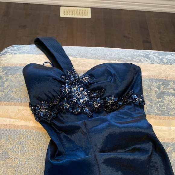 Beautiful prom dress or cocktail - Picture 3 of 4